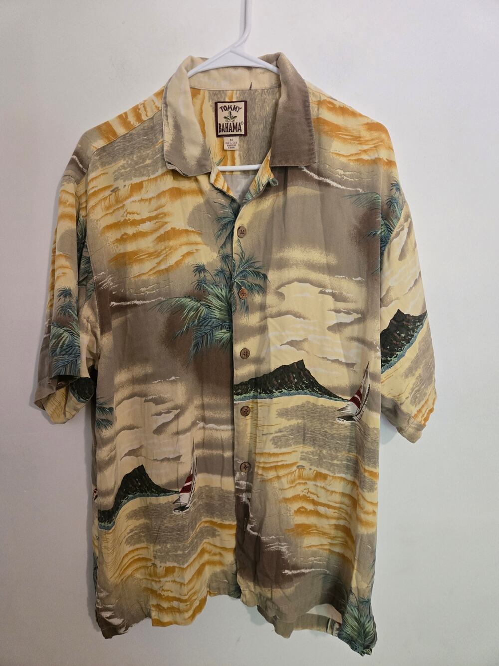 Tommy Bahama vintage silk shirt sailboat print multicolor mens size M plz READ.